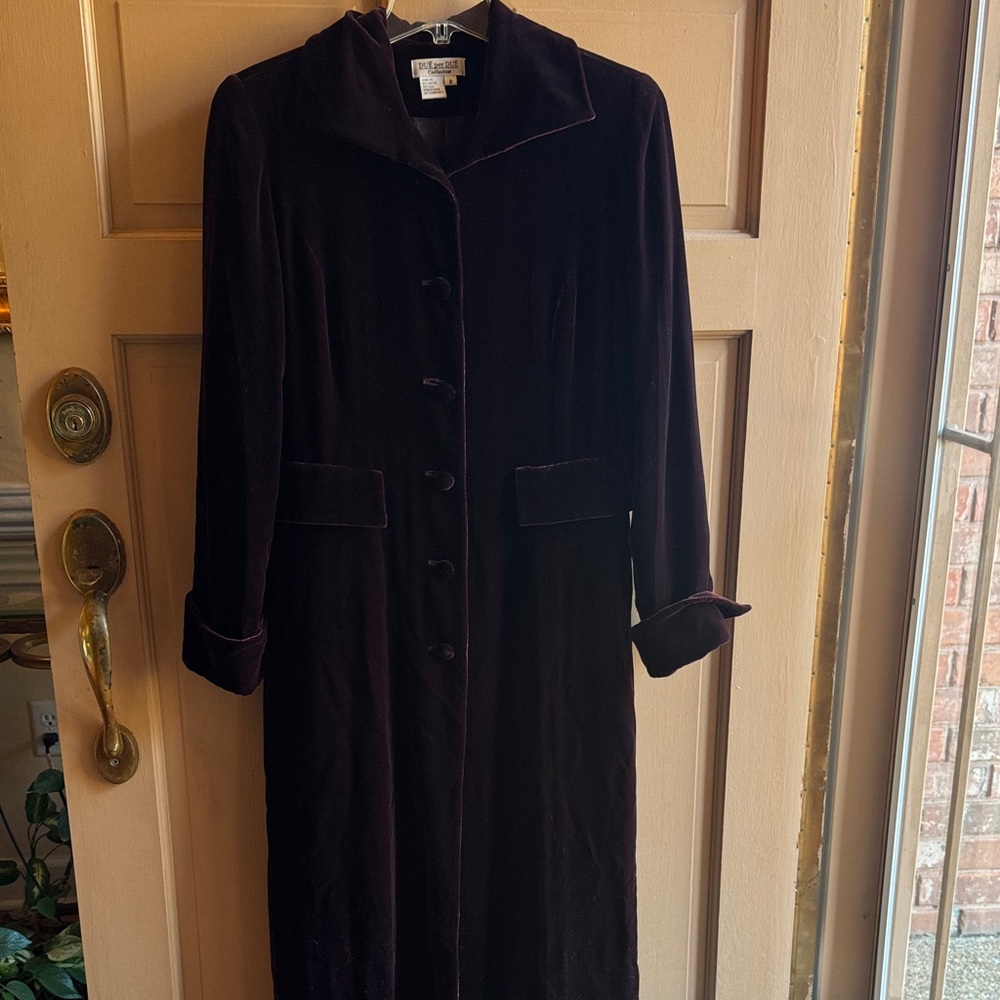 Elegant Purple Maxi Velvet Women's Coat - Picture 2 of 4